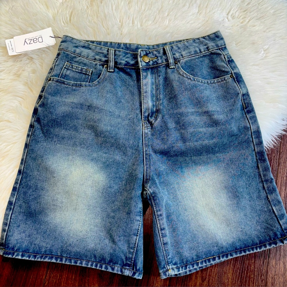 SHEIN DAZY NWT Women’s Size XL Dark Wash Distressed Denim “Jorts”